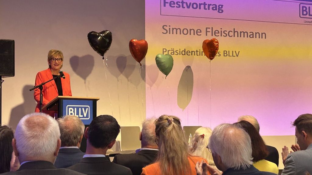 BLLV-Präsidentin Simone Fleischmann mit ihrem Festvortrag.