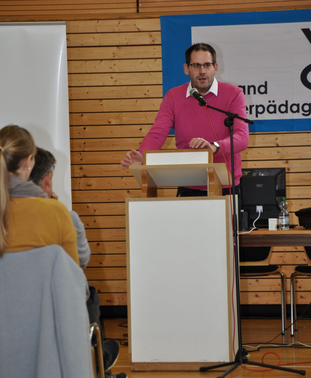 Prof. Dr. Thomas Müller sprach zum Thema: „Kinder und Schule in Bedrängnis. Von der Belastung zur Beziehung.“ 