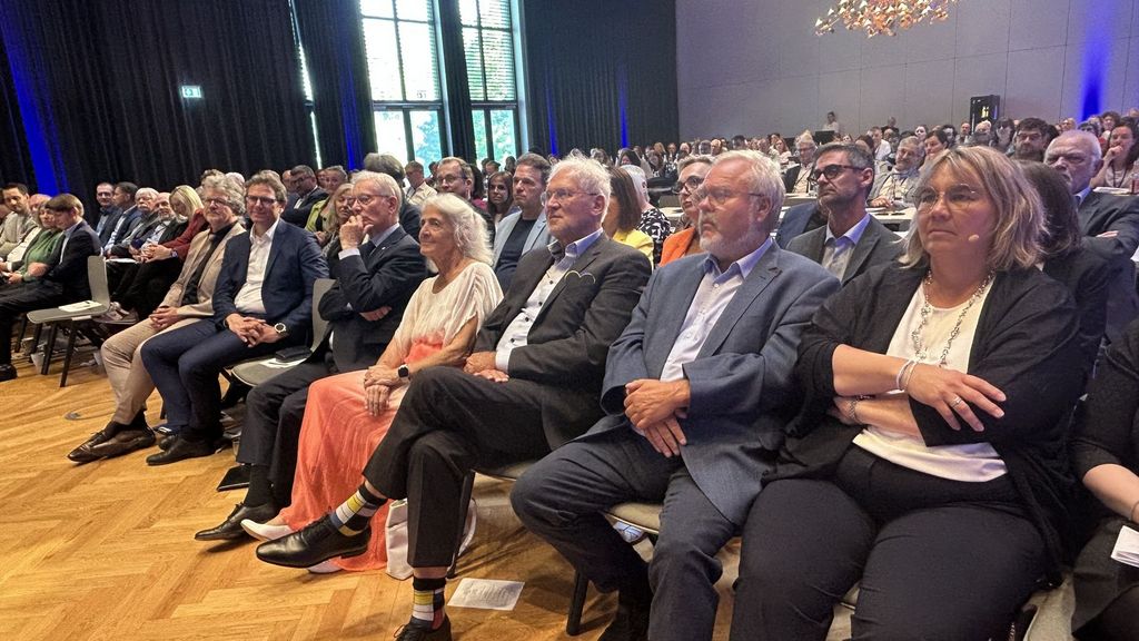Die Ehrengäste aus Politik und Verband.