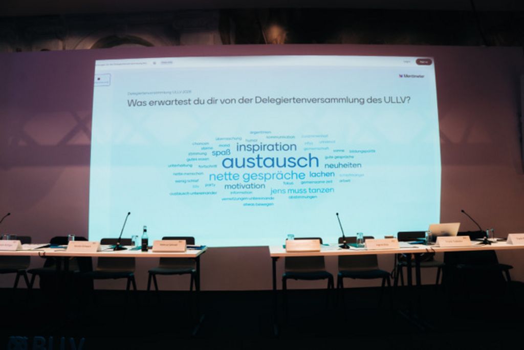 Die Wünsche der Delegierten zu Beginn der Versammlung.