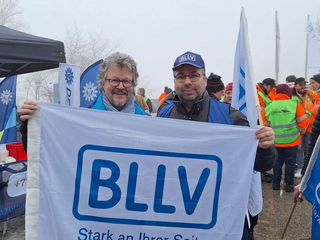 Der ULLV Bezirksvorsitzende Helmut Schmid mit Felix Behl, Kreisvorsitzender in Obernburg am Main.