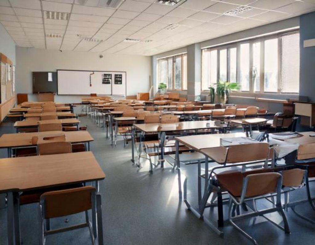 Firefly_Klassenzimmer_ohne_lehrkraft.jpg